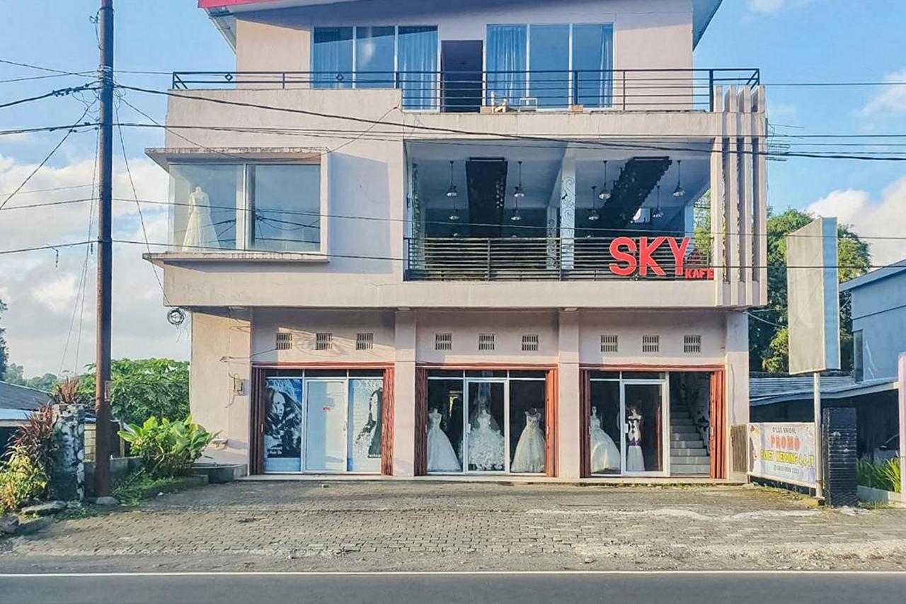 Sky Residence Tomohon Mitra Reddoorz Zewnętrze zdjęcie